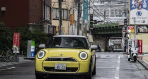 A Mini Cooper benzines változata.